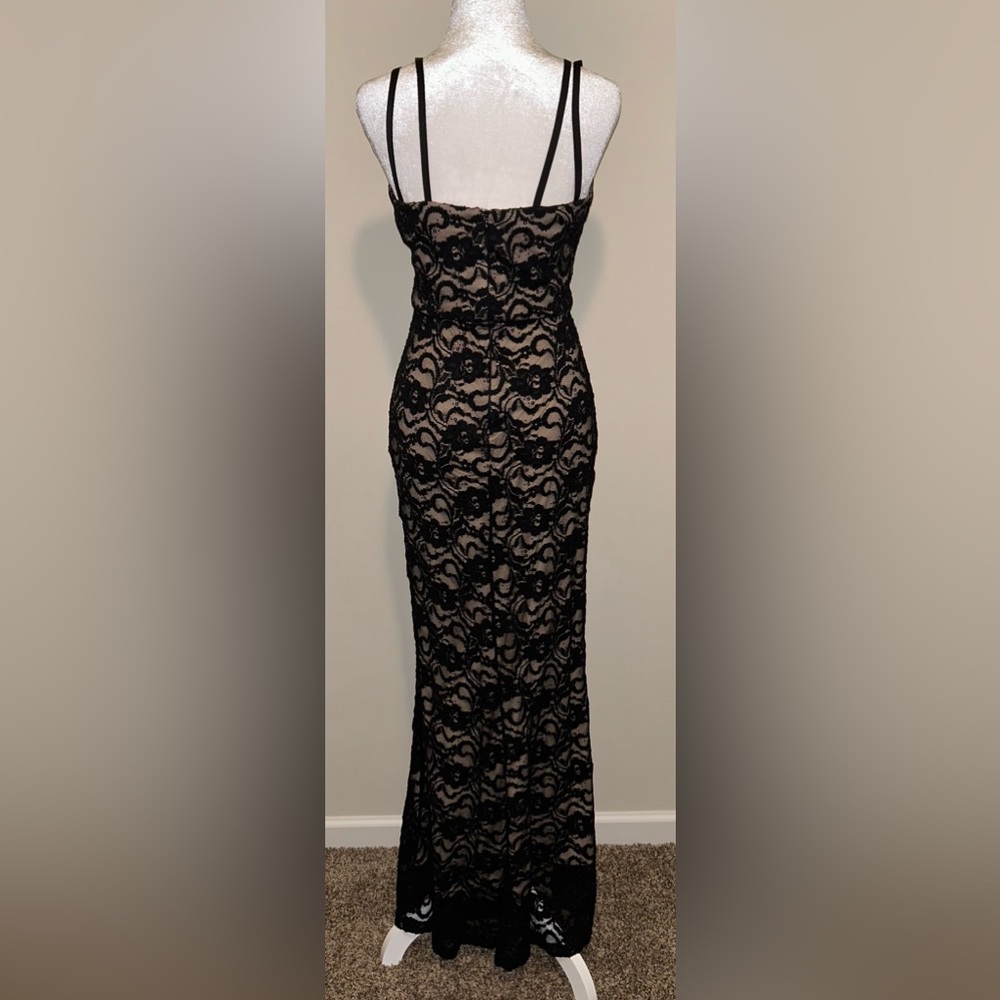 Women’s Gown - Picture 2 of 2